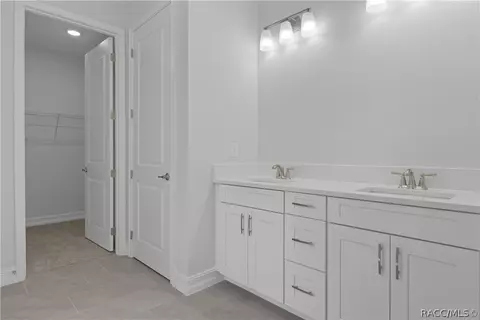 Bath - 1565 W Pearson St, Hernando, FL 34442 photo 1 of 3