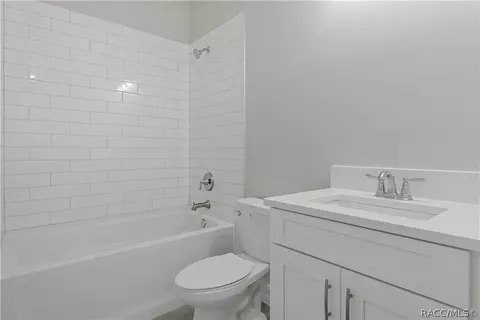 Bath - 1565 W Pearson St, Hernando, FL 34442 photo 3 of 3