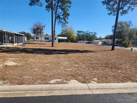 8307 N Fairgrove Ter, Dunnellon, FL 34433