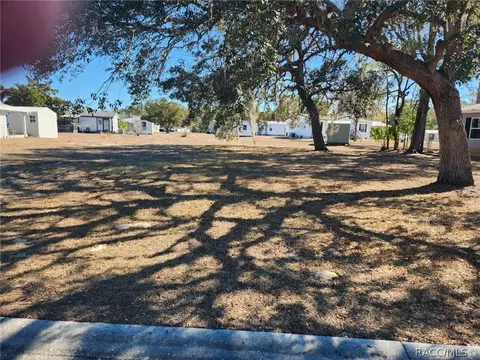 8331 N Fairgrove Ter, Dunnellon, FL 34433