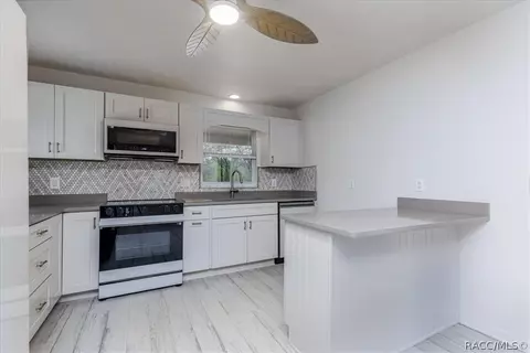 Kitchen - 2180 N Trucks Ave, Hernando, FL 34442 photo 2 of 4