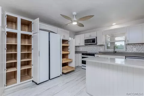 Kitchen - 2180 N Trucks Ave, Hernando, FL 34442 photo 3 of 4