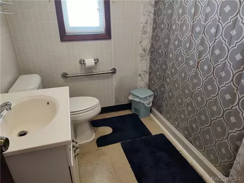 Bath - 50 Risher Ave, Inglis, FL 34449 photo 2 of 2