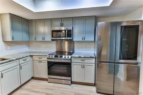 Kitchen - 6056 E Devon Ln, Inverness, FL 34452 photo 2 of 4