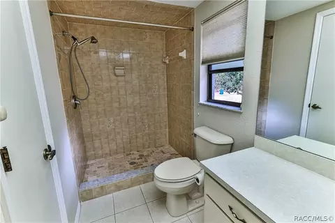 Bath - 6056 E Devon Ln, Inverness, FL 34452 photo 2 of 3