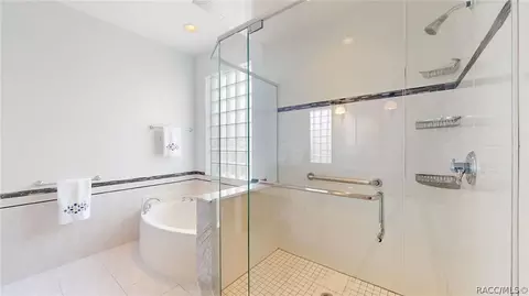 Bath - 2025 N Gibson Pt, Hernando, FL 34442 photo 4 of 5