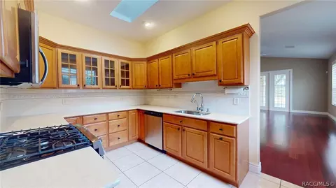Kitchen - 2025 N Gibson Pt, Hernando, FL 34442 photo 4 of 4