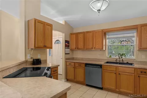 Kitchen - 1380 E Silver Thorn Loop, Hernando, FL 34442 photo 3 of 5