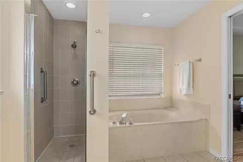 Bath - 1380 E Silver Thorn Loop, Hernando, FL 34442 photo 2 of 3