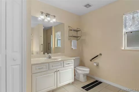 Bath - 1380 E Silver Thorn Loop, Hernando, FL 34442 photo 1 of 3