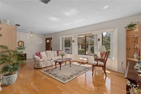 Living - 305 W Chase St, Hernando, FL 34442 photo 1 of 3