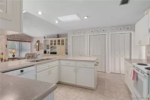 Kitchen - 305 W Chase St, Hernando, FL 34442 photo 1 of 5