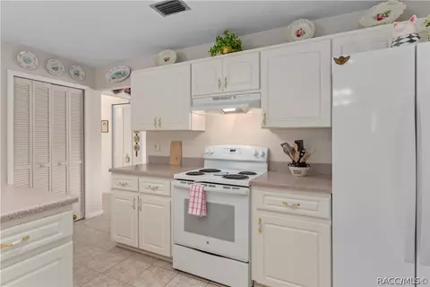 Kitchen - 305 W Chase St, Hernando, FL 34442 photo 5 of 5