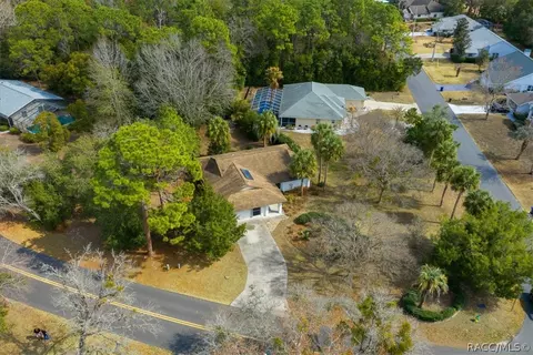 24 Douglas St, Homosassa, FL 34446