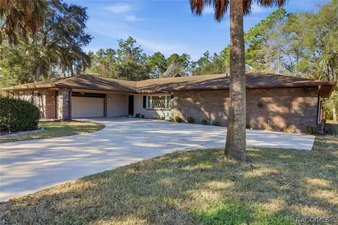 36 Pine Dr, Homosassa, FL 34446