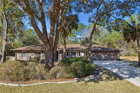 36 Pine Dr, Homosassa, FL 34446