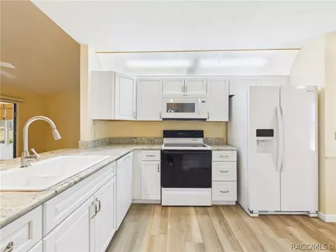 Kitchen - 2322 N Saint Johns Pt, Hernando, FL 34442 photo 2 of 3
