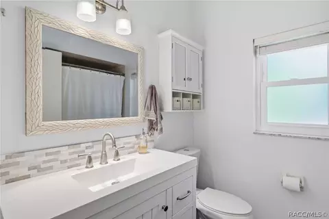 Bath - 629 W Liberty St, Hernando, FL 34442 photo 3 of 3