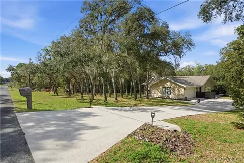 Exterior - 629 W Liberty St, Hernando, FL 34442 photo 2 of 10