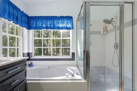 Bath - 629 W Liberty St, Hernando, FL 34442 photo 2 of 3