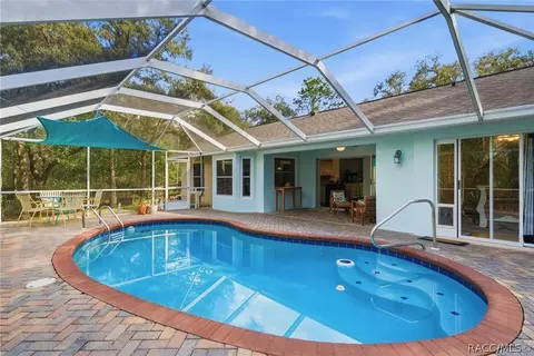 Exterior - 629 W Liberty St, Hernando, FL 34442 photo 5 of 10