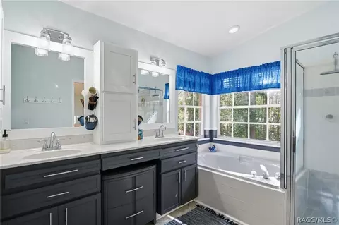 Bath - 629 W Liberty St, Hernando, FL 34442 photo 1 of 3