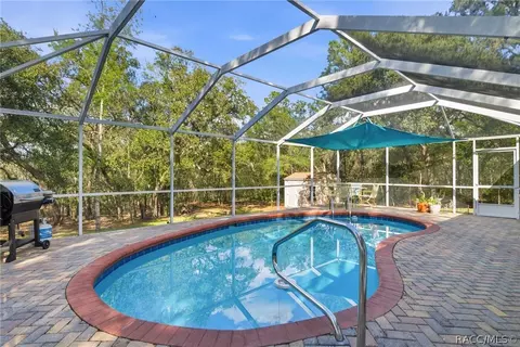 Exterior - 629 W Liberty St, Hernando, FL 34442 photo 4 of 10