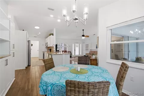 Dining - 629 W Liberty St, Hernando, FL 34442 photo 2 of 2