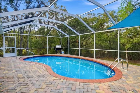Exterior - 629 W Liberty St, Hernando, FL 34442 photo 7 of 10