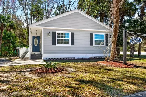 110 NE Crystal St, Crystal River, FL 34428