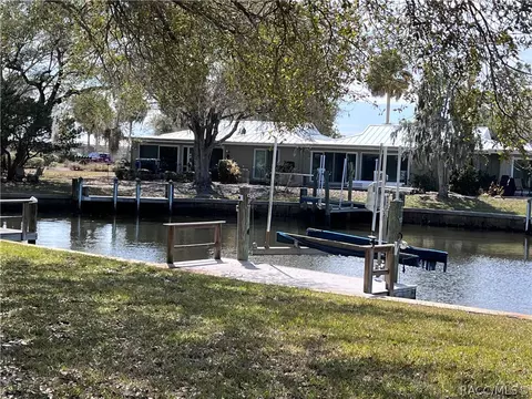 11315 W Bayshore Dr, Crystal River, FL 34429