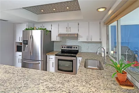 Kitchen - 85 E Keller Ct, Hernando, FL 34442 photo 2 of 2