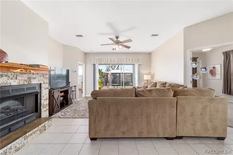 Living - 6310 N Keel Dr, Hernando, FL 34442 photo 2 of 9