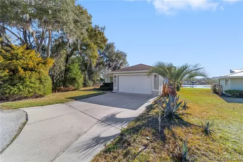Exterior - 6310 N Keel Dr, Hernando, FL 34442 photo 2 of 17
