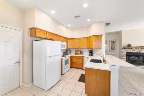 Kitchen - 6310 N Keel Dr, Hernando, FL 34442 photo 3 of 5