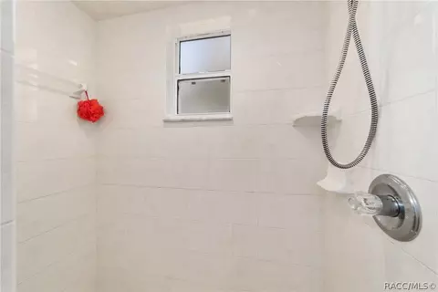 Bath - 6310 N Keel Dr, Hernando, FL 34442 photo 3 of 5