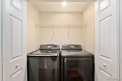 1295 W Sorrento Dr, Citrus Springs, FL 34434