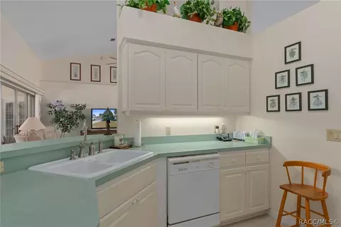 Kitchen - 3774 E Lake Todd Dr, Hernando, FL 34442 photo 2 of 5