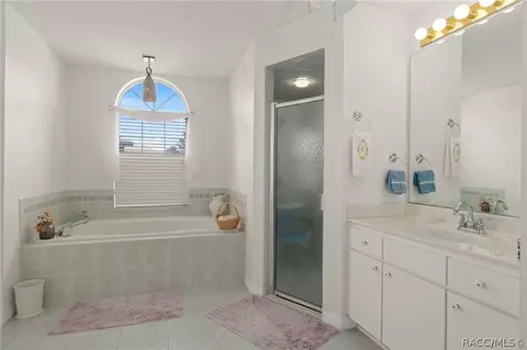 Bath - 3774 E Lake Todd Dr, Hernando, FL 34442 photo 1 of 3