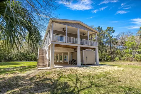 3725 N Suwanee Pt, Crystal River, FL 34428