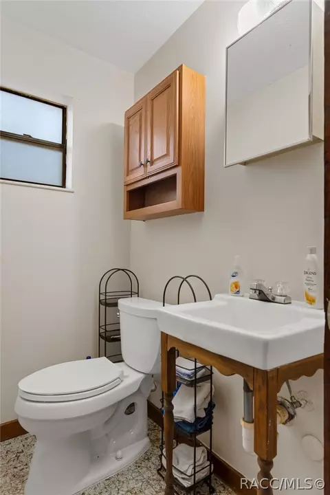 Bath - 4414 E Shorewood Dr, Hernando, FL 34442 photo 2 of 3