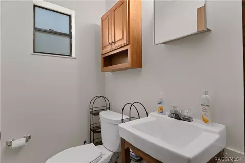 Bath - 4414 E Shorewood Dr, Hernando, FL 34442 photo 1 of 3