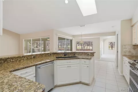 Kitchen - 197 E Joplin Ct, Hernando, FL 34442 photo 4 of 5