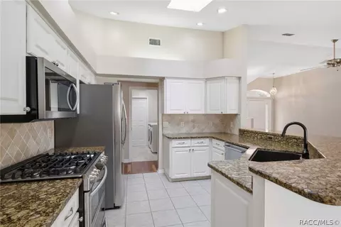 Kitchen - 197 E Joplin Ct, Hernando, FL 34442 photo 3 of 5