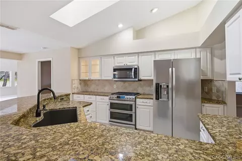 Kitchen - 197 E Joplin Ct, Hernando, FL 34442 photo 5 of 5