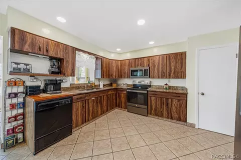 Kitchen - 650 E Wacker St, Hernando, FL 34442 photo 1 of 3