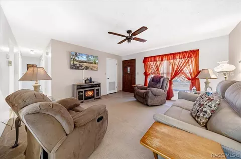 Living - 650 E Wacker St, Hernando, FL 34442 photo 2 of 4