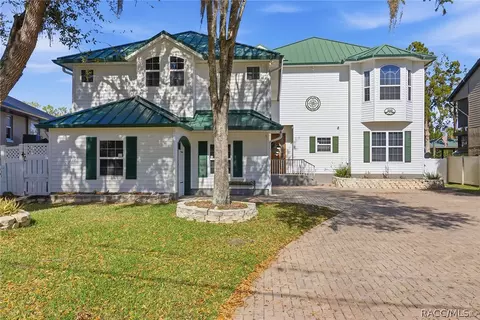 300 NW 12th Ave, Crystal River, FL 34428