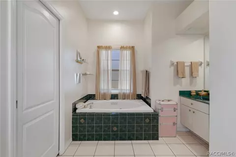Bath - 4161 N Longvalley Rd, Hernando, FL 34442 photo 4 of 8