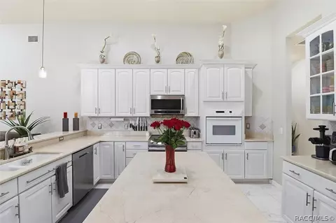 Kitchen - 468 E Keller Ct, Hernando, FL 34442 photo 2 of 5